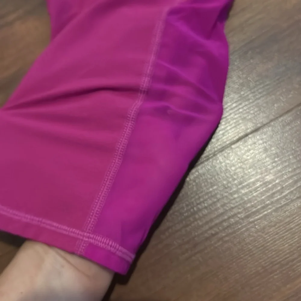 Athleta Dobby Action Crop Electric Fuchsia Pink Mesh Capri Cropped Legging Small - Picture 3 of 14